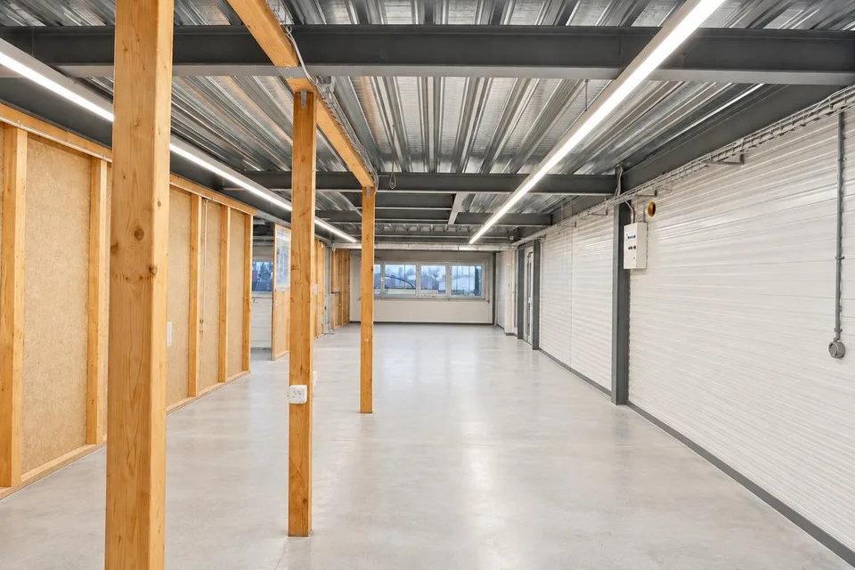 Vielseitige Industrie- und Gewerbeliegenschaft An attraktivem Standort – Foto 9 von 24