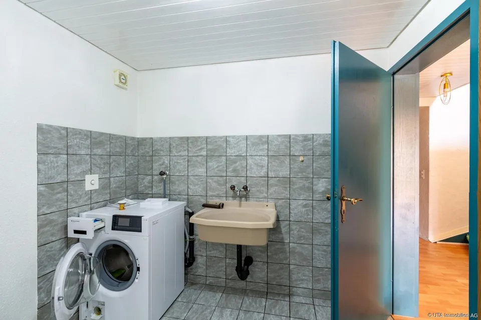 Casa unifamiliare con due appartamenti, fienile e uso polivalente – foto 9 di 23