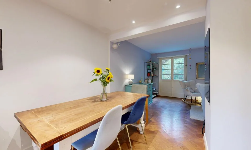 Attraktives 5-Zimmer Doppeleinfamilienhaus mit pflegeleichtem Garten – Foto 3 von 11
