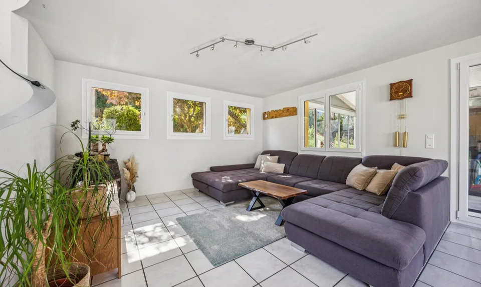 6.5-Zimmer-Einfamilienhaus mit Einliegerstudio und Seesicht – Foto 4 von 11