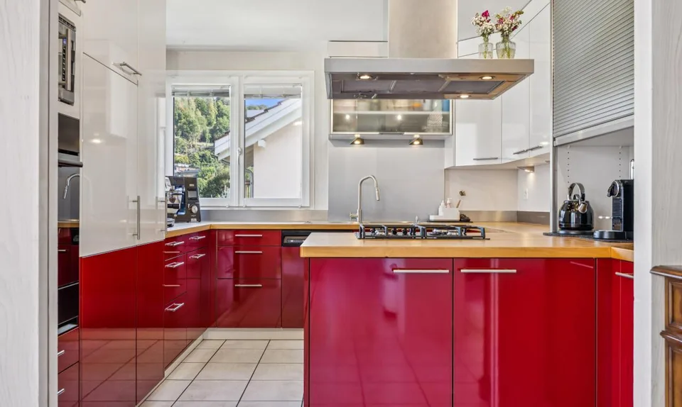 6.5-Zimmer-Einfamilienhaus mit Einliegerstudio und Seesicht – Foto 3 von 11