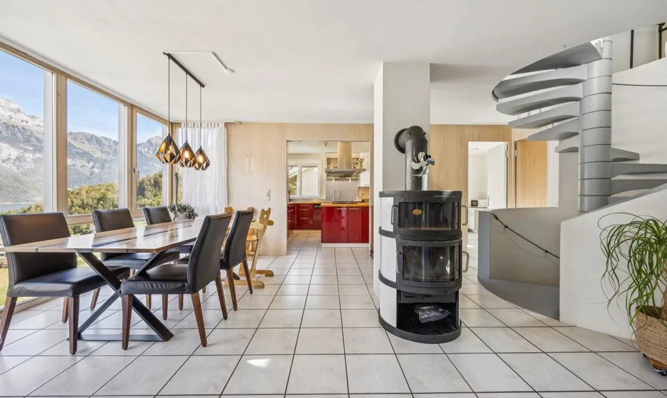 6.5-Zimmer-Einfamilienhaus mit Einliegerstudio und Seesicht – Foto 2 von 11