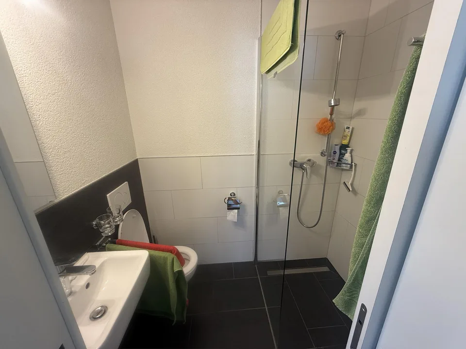 moderne 3.5 Zimmerwohnung an zentraler Lage – Foto 4 von 6