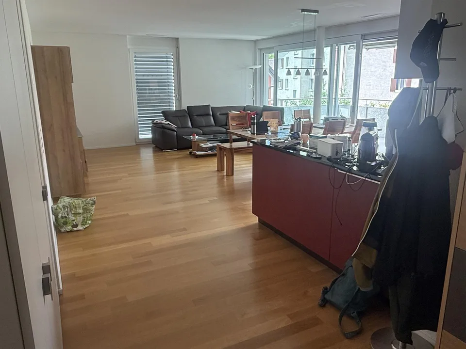 moderne 3.5 Zimmerwohnung an zentraler Lage – Foto 3 von 6