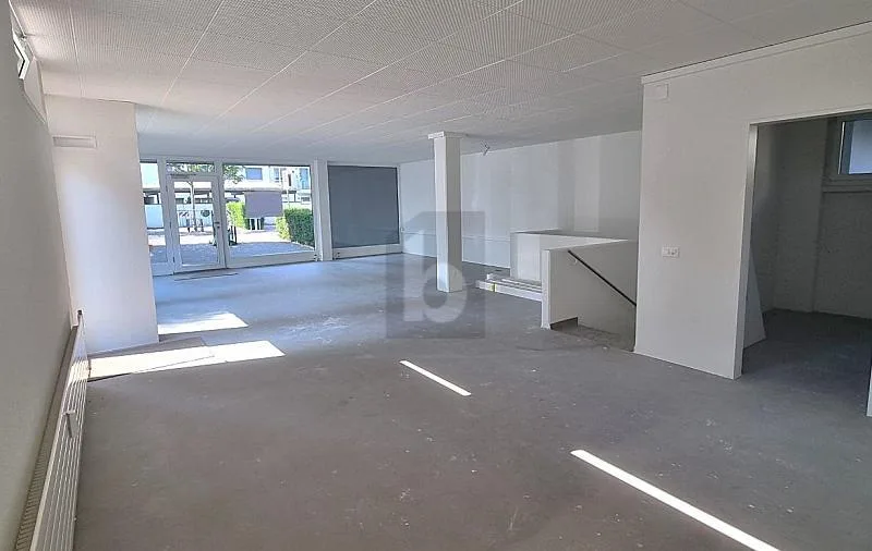 GROSSZÜGIG UND ZENTRAL IM DORFKERN – Foto 2 von 4
