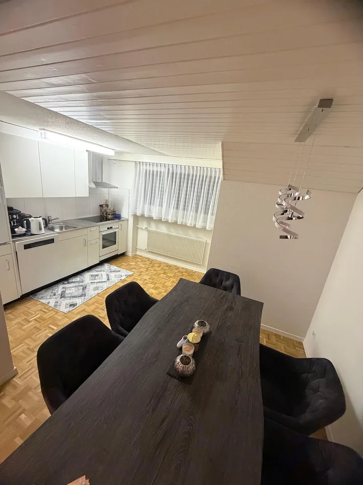 Heimelige 2.5-Zimmerwohnung im Dachgeschoss! – Foto 3 von 7