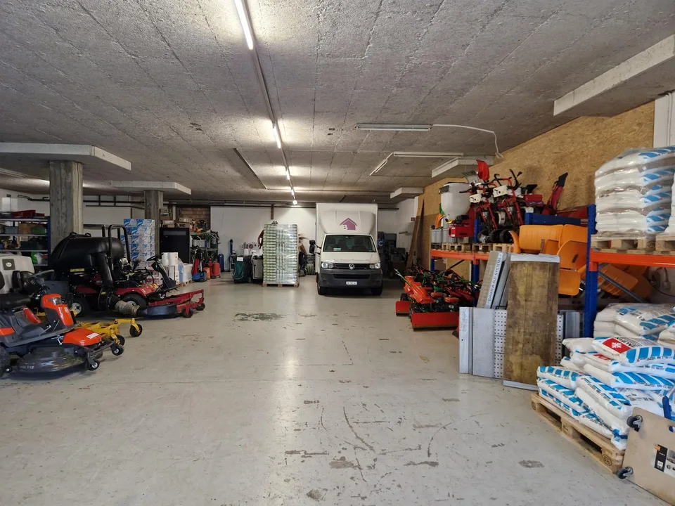 Befahrbare Gewerbefläche im EG mit Büro in Dübendorf – photo 10 sur 11