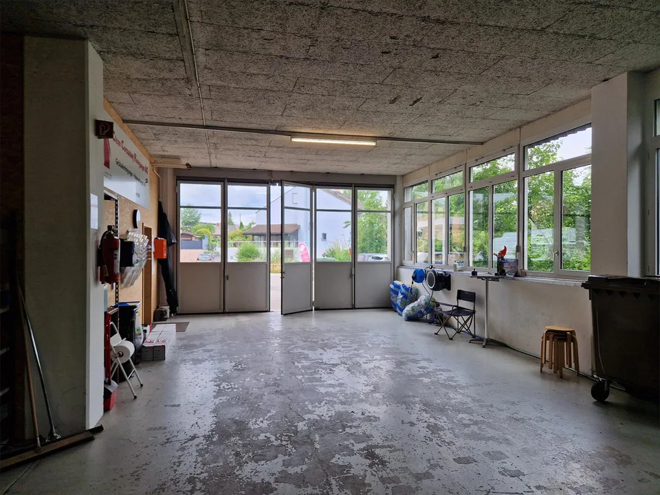 Befahrbare Gewerbefläche im EG mit Büro in Dübendorf – photo 9 sur 11