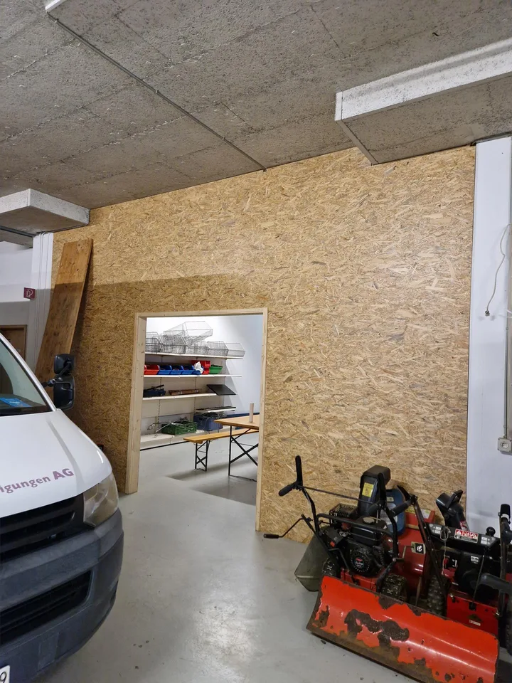 Befahrbare Gewerbefläche im EG mit Büro in Dübendorf – photo 7 sur 11