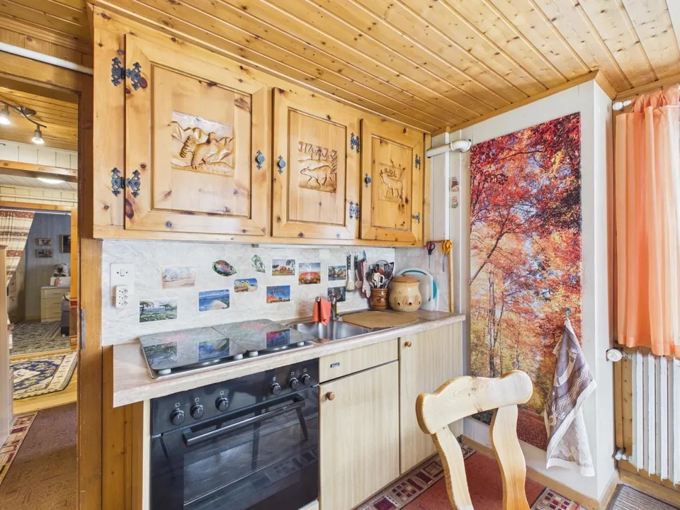 Traditional Valais house with charm and potential – photo 15 of 22