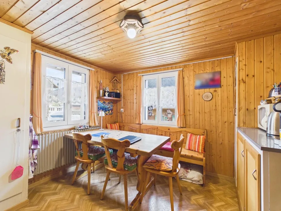 Traditional Valais house with charm and potential – photo 10 of 22