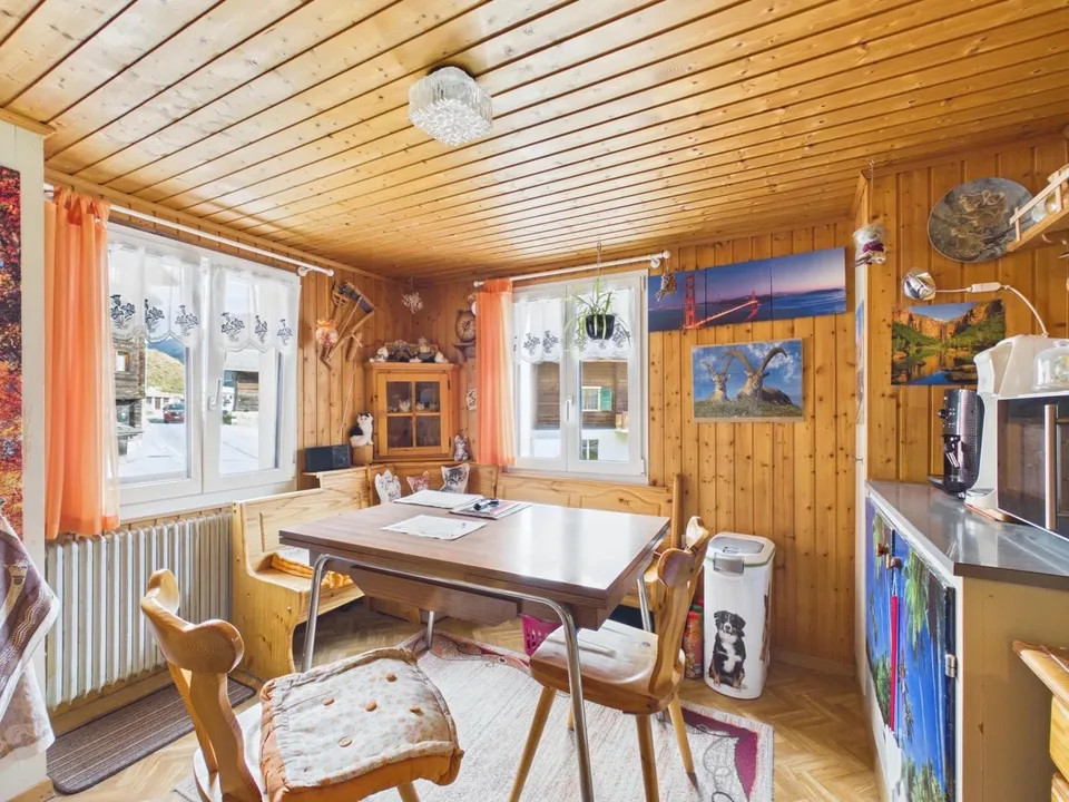 Traditional Valais house with charm and potential – photo 14 of 22