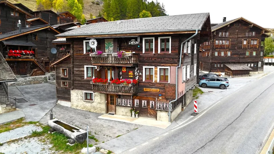 Traditional Valais house with charm and potential – photo 2 of 22