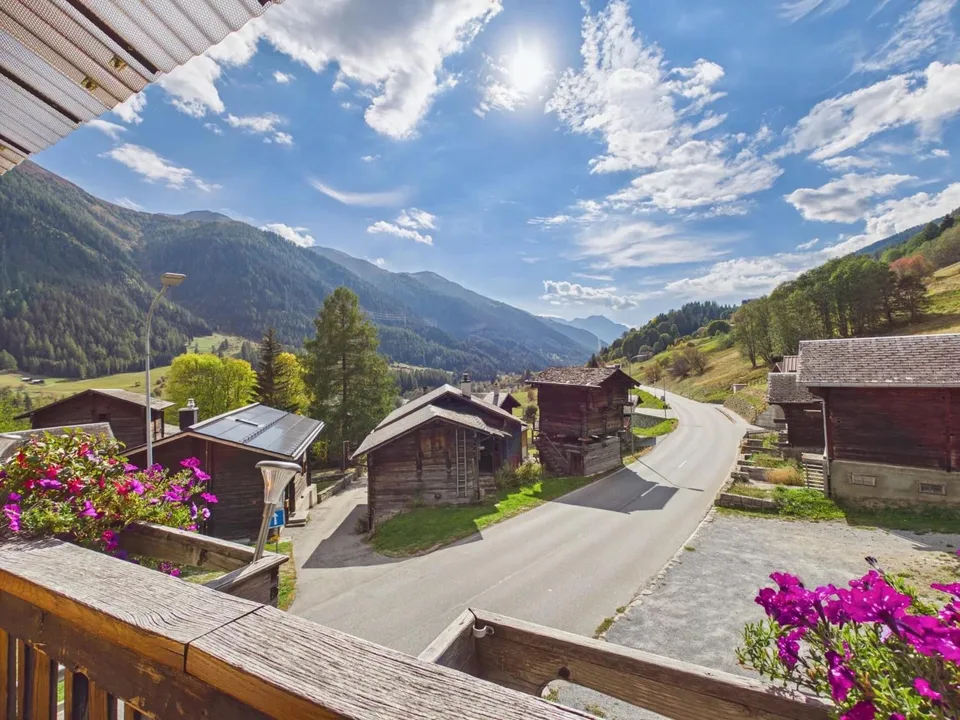 Traditional Valais house with charm and potential – photo 20 of 22