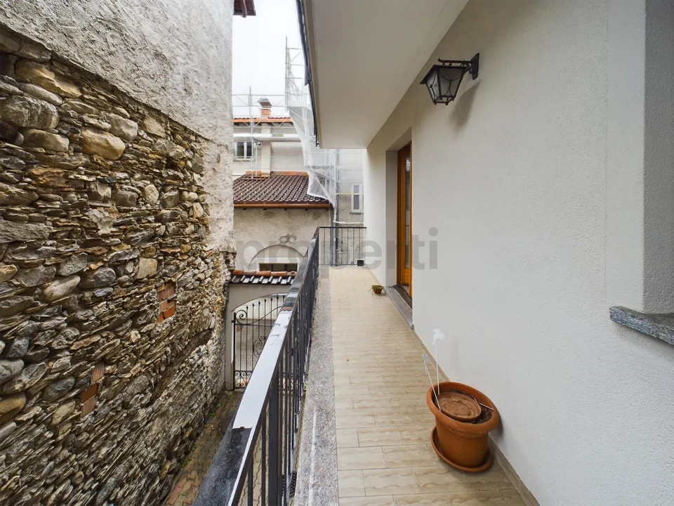 Gebäude mit 4 Wohneinheiten im Zentrum von Losone/ Vendesi palazzin... – photo 7 sur 9