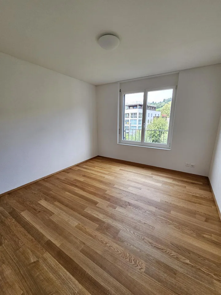 Helle und moderne 4½-Zimmer-Wohnung an zentraler Lage – foto 15 di 17