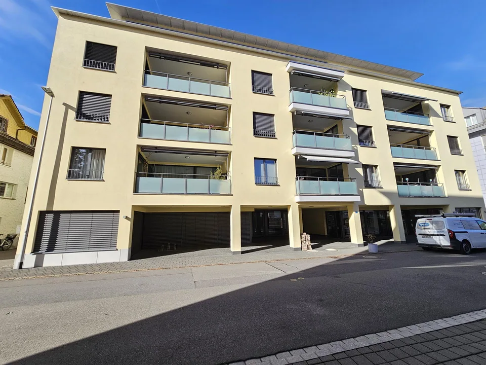 Helle und moderne 4½-Zimmer-Wohnung an zentraler Lage – foto 9 di 17
