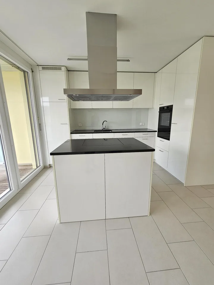 Helle und moderne 4½-Zimmer-Wohnung an zentraler Lage – foto 2 di 17