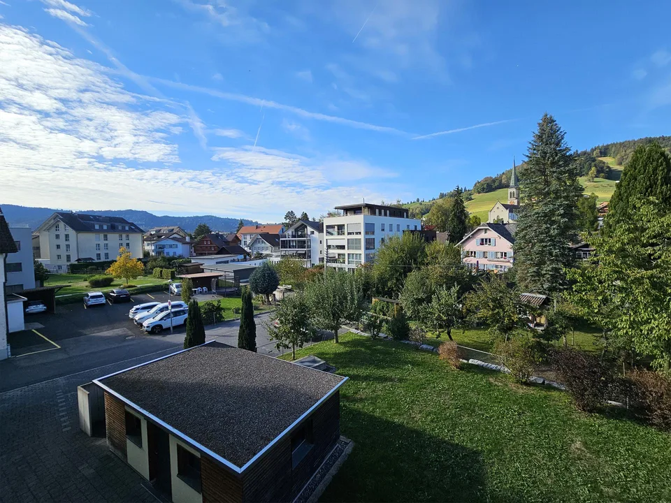 Helle und moderne 4½-Zimmer-Wohnung an zentraler Lage – foto 12 di 17