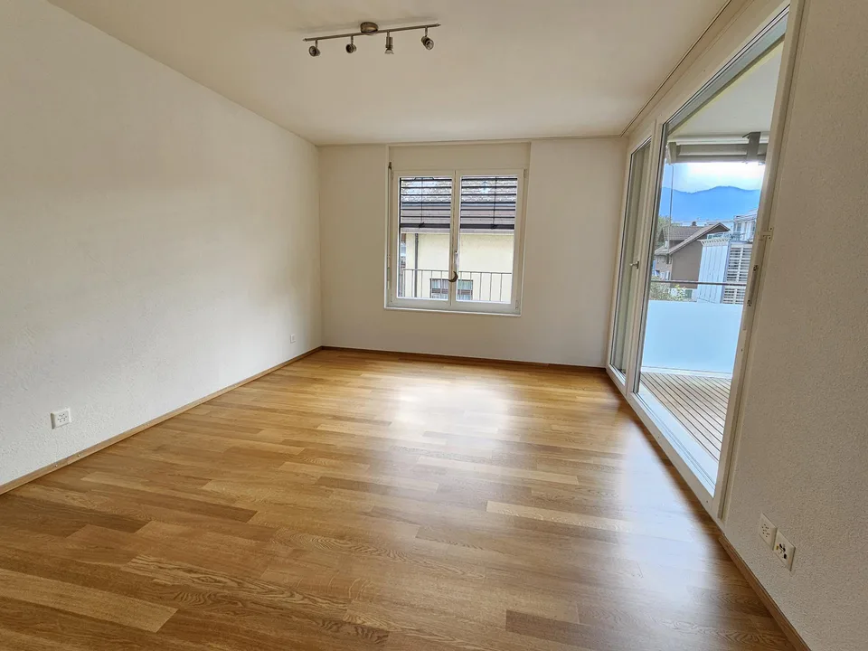 Helle und moderne 4½-Zimmer-Wohnung an zentraler Lage – foto 13 di 17