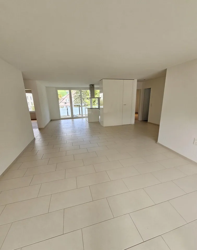 Helle und moderne 4½-Zimmer-Wohnung an zentraler Lage – foto 5 di 17