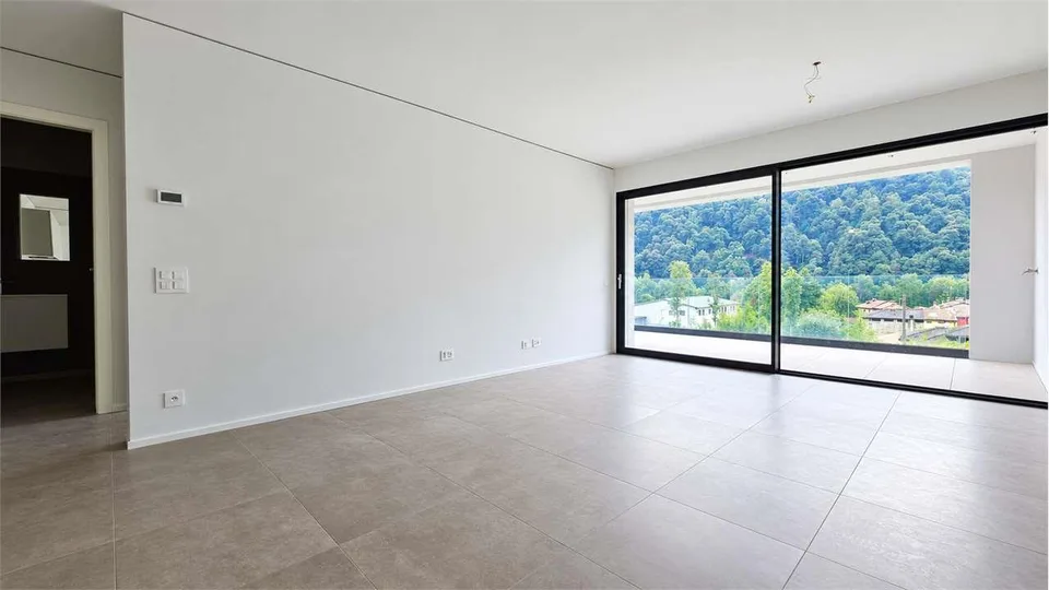 Moderno appartamento 2.5 locali con terrazza nella Residenza Due Laghi – Foto 4 von 13