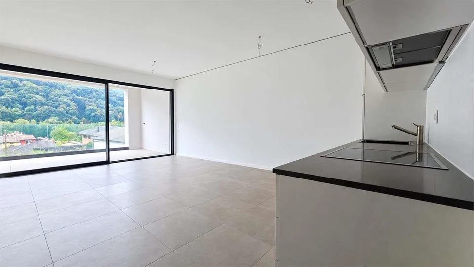 Moderno appartamento 2.5 locali con terrazza nella Residenza Due Laghi – Foto 3 von 13