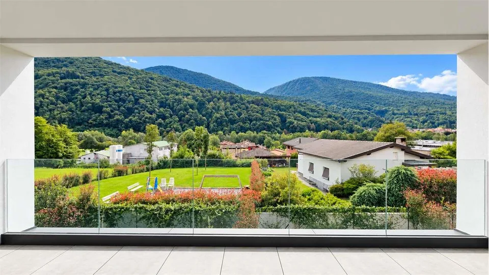 Moderno appartamento 2.5 locali con terrazza nella Residenza Due Laghi – Foto 11 von 13