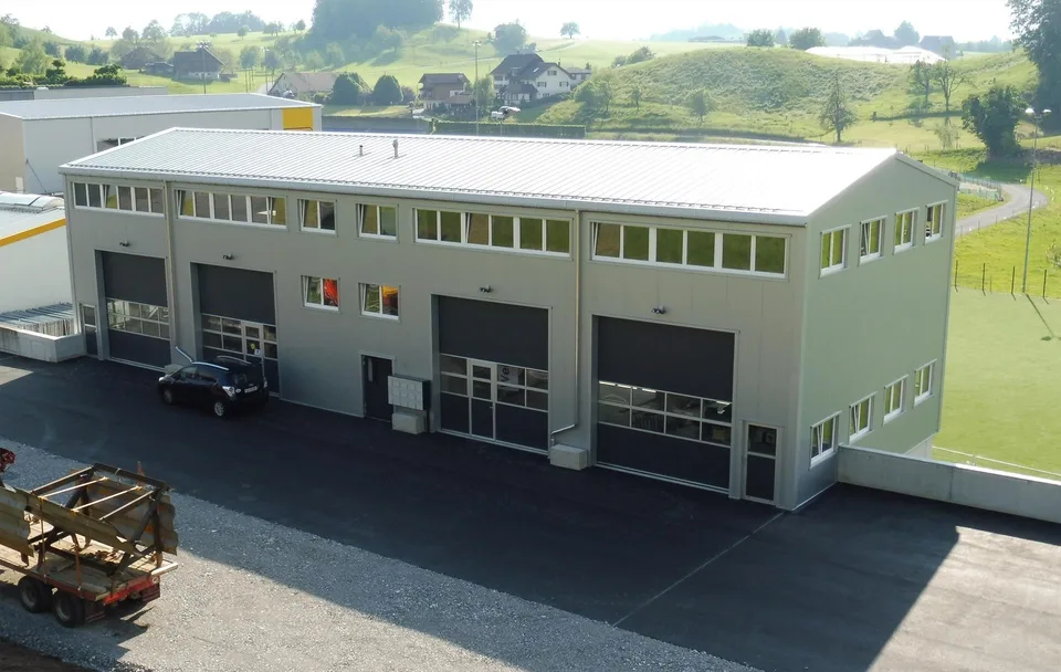 klimatisiertes Gewerbe/Büro/Atelier - 70m2 in Weggis [DG-G1] – photo 3 of 7