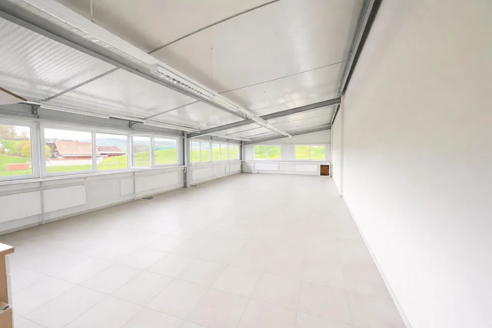 klimatisiertes Gewerbe/Büro/Atelier - 70m2 in Weggis [DG-G1] – photo 4 of 7