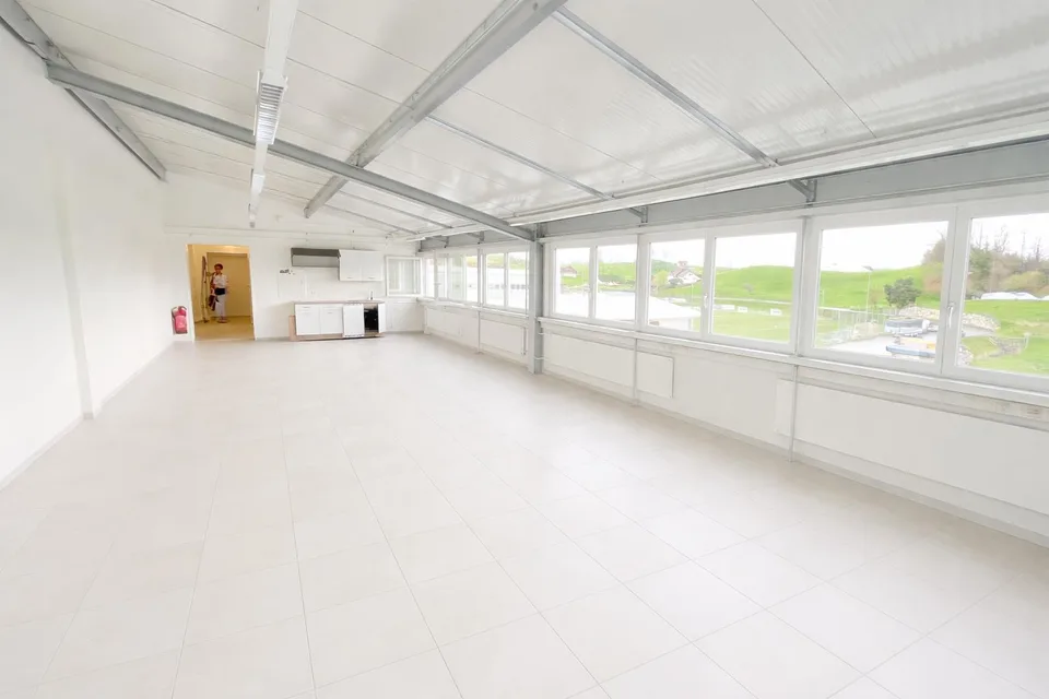 klimatisiertes Gewerbe/Büro/Atelier - 70m2 in Weggis [DG-G1] – photo 2 of 7