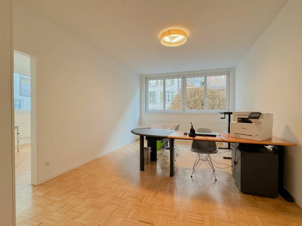 Zentrale Büroräumlichkeit im Herzen der Luzerner Neustadt – Foto 4 von 10
