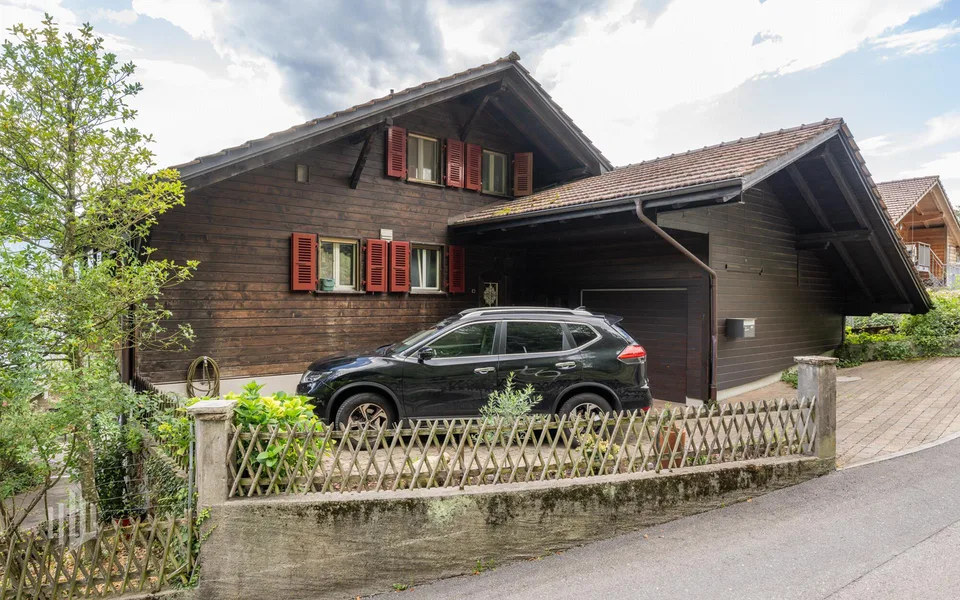 ImmoWyss - Chalet mit Einliegerwohnung an aussichtsreicher Lage – Foto 12 von 13
