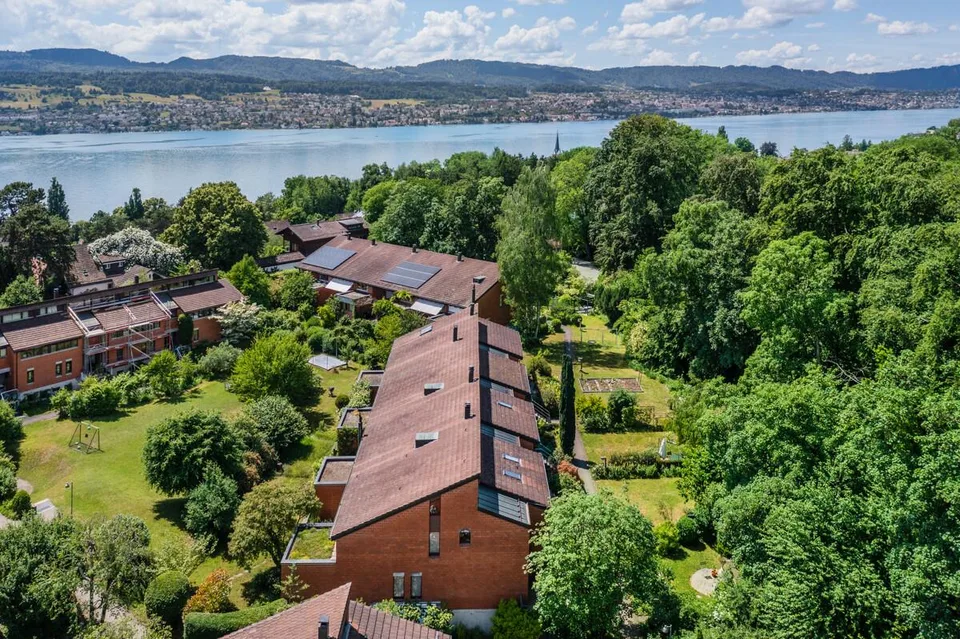 Feldmeilen: sehr grosszügiges Reiheneckhaus im Grünen – foto 4 di 5