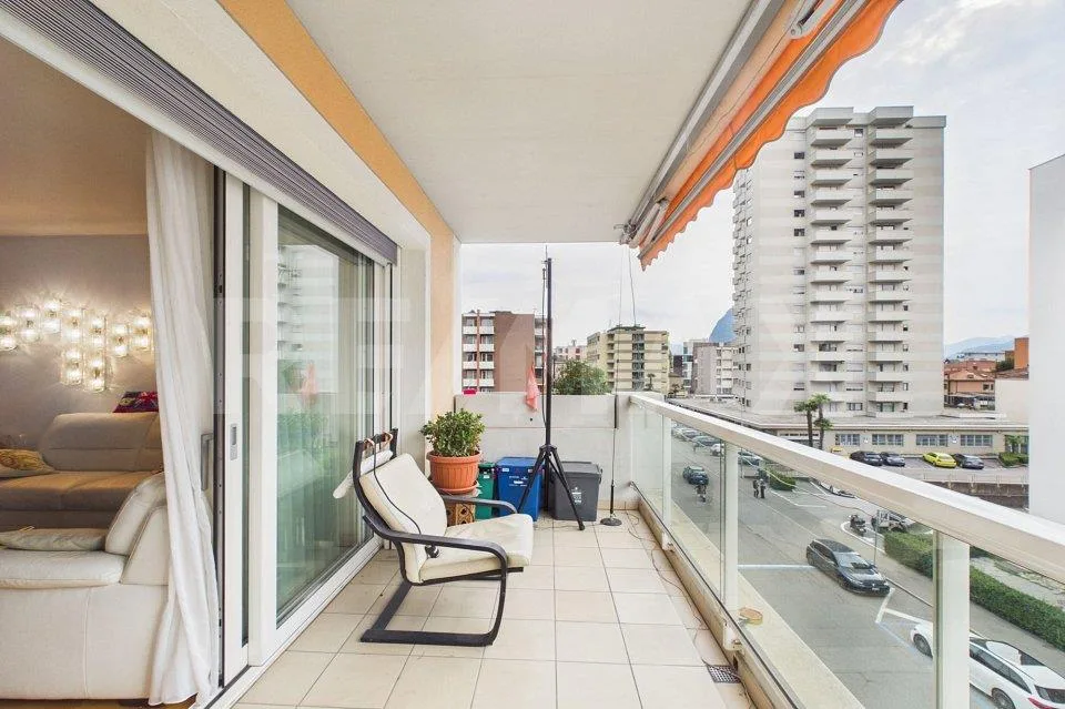 Luminoso appartamento di 3½ locali con balcone vicino alla città – photo 3 sur 13