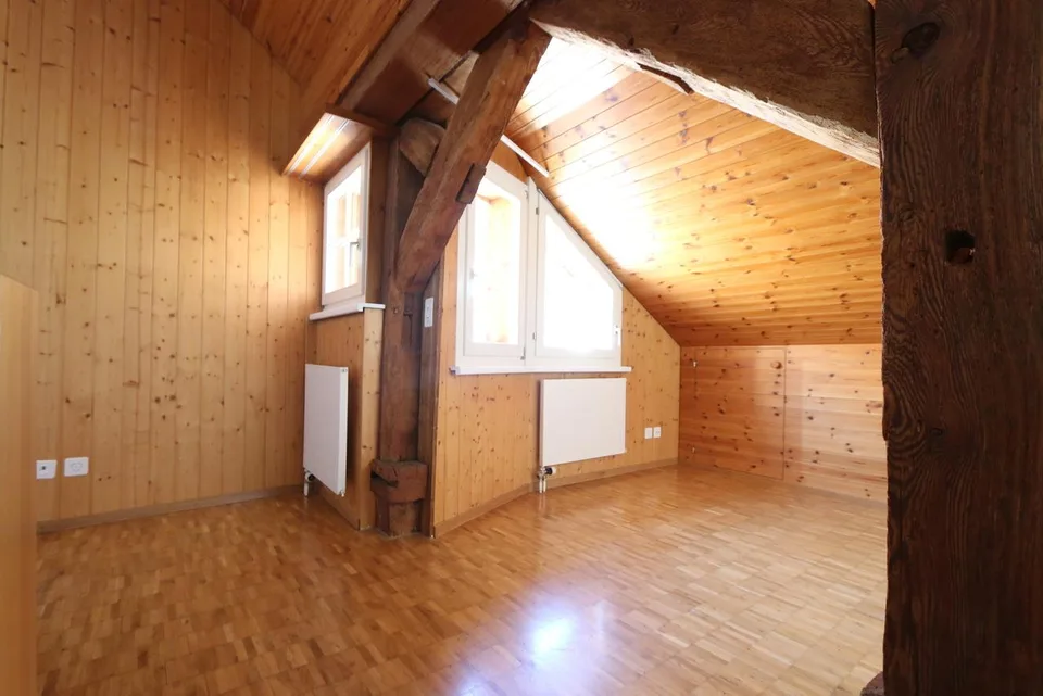 Städtliwohnung mit grosser Terrasse und wunderschönen Sichtbalken – photo 7 sur 9
