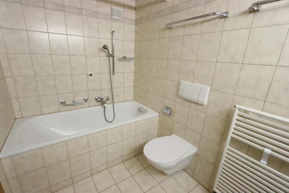 Städtliwohnung mit grosser Terrasse und wunderschönen Sichtbalken – photo 8 sur 9