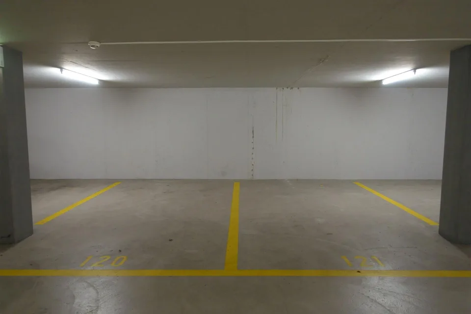 Tiefgaragenparkplatz im Zentrum von Uznach – photo 3 sur 3