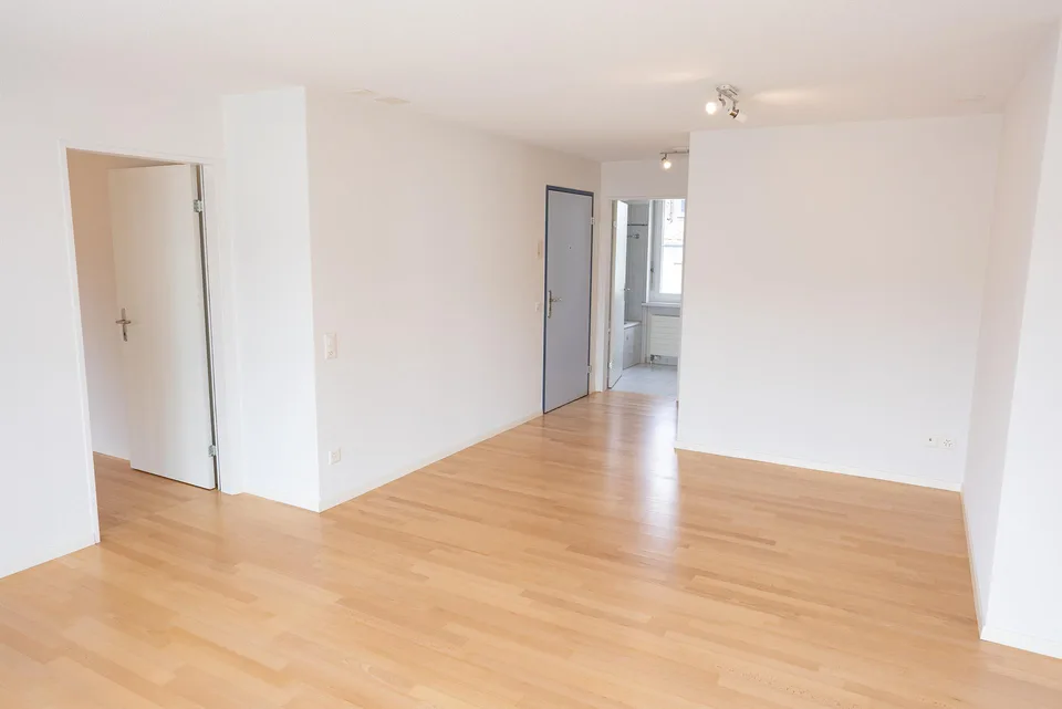Schöne 3-Zi Wohnung an ruhiger und zentraler Lage – Foto 2 von 15