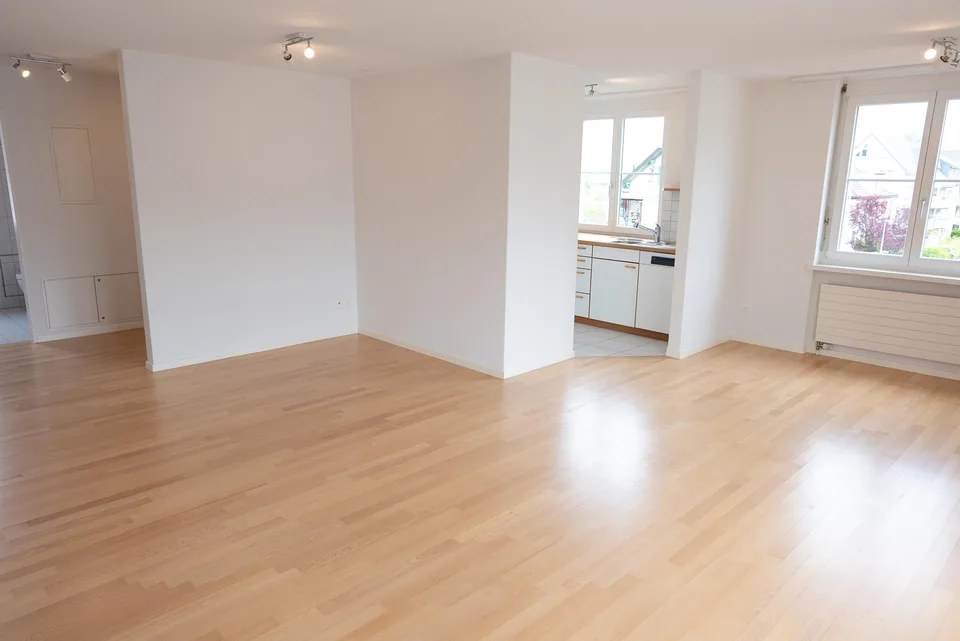 Schöne 3-Zi Wohnung an ruhiger und zentraler Lage – Foto 4 von 15