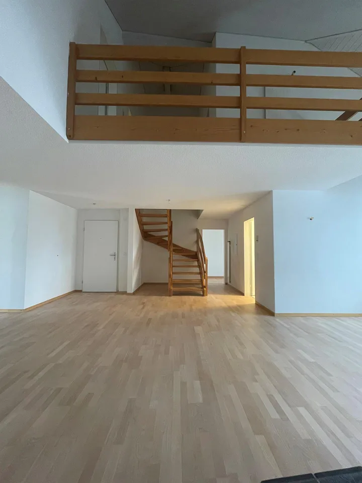 Gemütliche 5.5-Zi-Maisonette-Whg mit Cheminée und Waschturm! – Foto 2 von 13