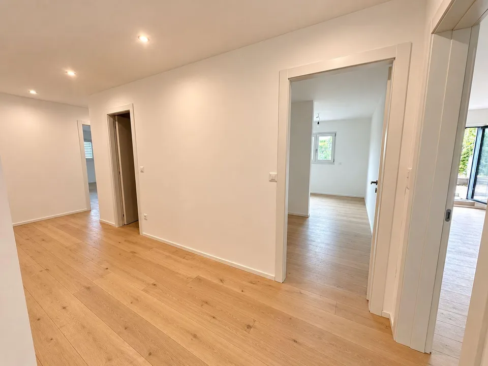 MENDRISIO - Geräumige 4.5-Zimmer-Wohnung mit Studio, privater Waschküche, Terrasse und Garten – Foto 8 von 14