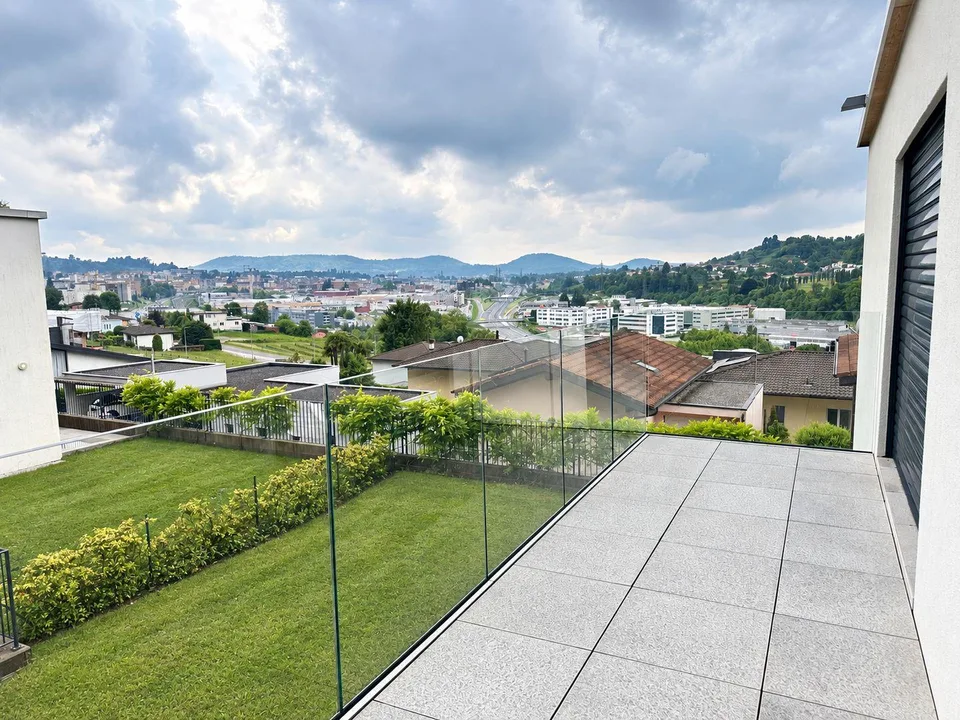 MENDRISIO - Geräumige 4.5-Zimmer-Wohnung mit Studio, privater Waschküche, Terrasse und Garten – Foto 5 von 14