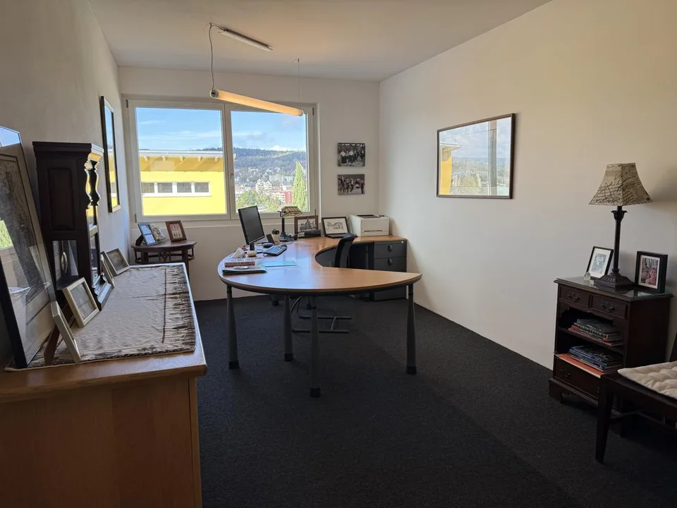 Wohnen mit Weitblick - 5.5-Zimmer-Einfamilienhaus mit Naturpool. – foto 6 di 17