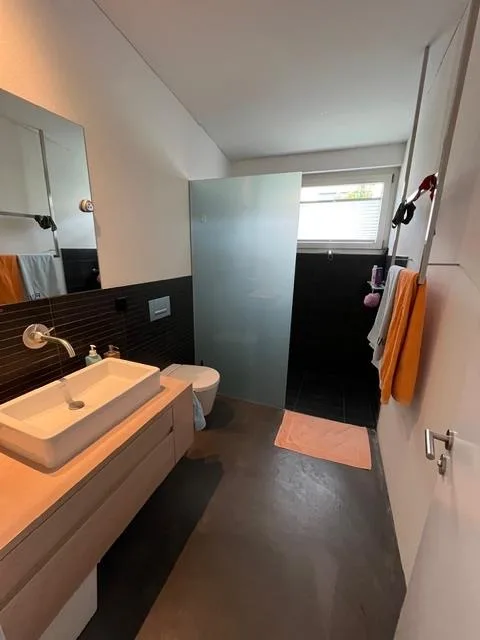 Wohnen mit Weitblick - 5.5-Zimmer-Einfamilienhaus mit Naturpool. – foto 12 di 17
