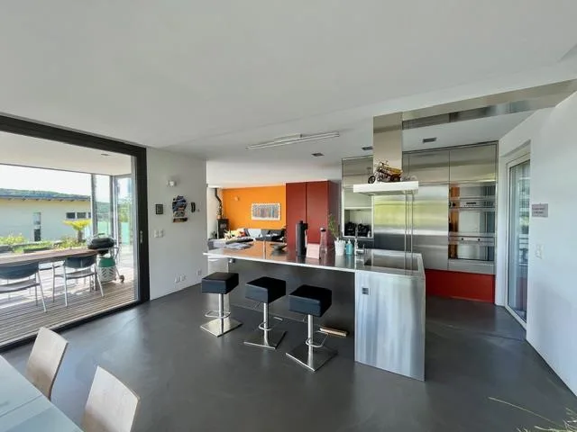 Wohnen mit Weitblick - 5.5-Zimmer-Einfamilienhaus mit Naturpool. – foto 5 di 17