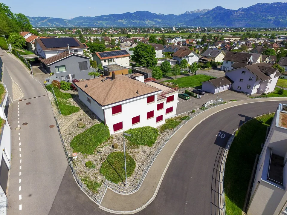 3½-Zimmer-Attikawohnung mit grosser Terrasse und toller Aussicht – Foto 2 von 20