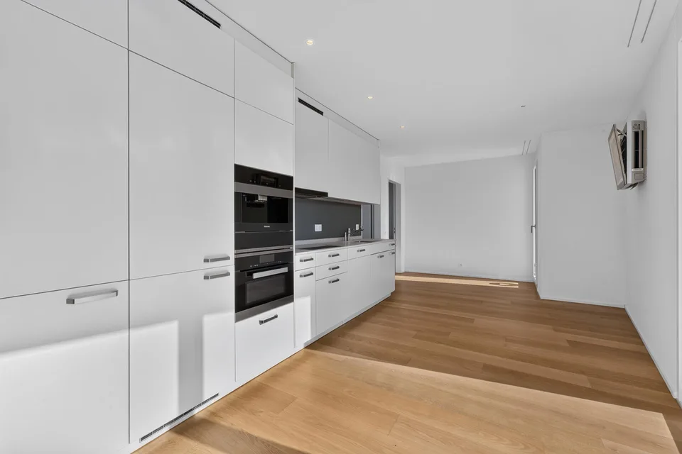 Exklusive 3.5-Zimmer-Attikawohnung mit grosszügiger Terrasse nahe Zug – photo 2 sur 7
