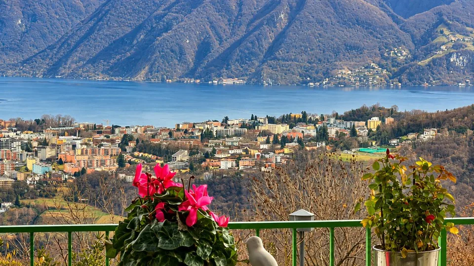 Villa d’Autore: vista golfo Lugano e Agno. Sito altamente energetico – photo 8 sur 30