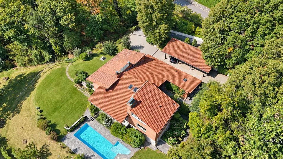 Villa d’Autore: vista golfo Lugano e Agno. Sito altamente energetico – photo 3 sur 30